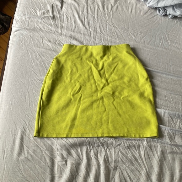 Aritzia mini green skirt - Picture 2 of 2